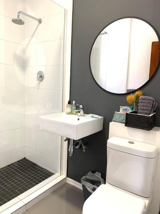 1-Bedroom Sea Point Gem - Perfect Location! Cape Town Bagian luar foto