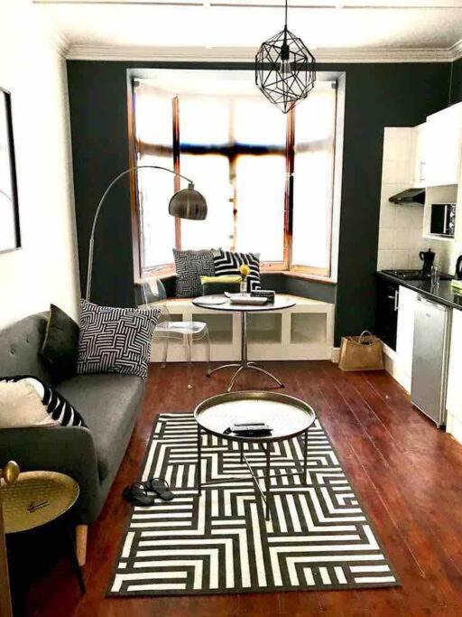1-Bedroom Sea Point Gem - Perfect Location! Cape Town Bagian luar foto