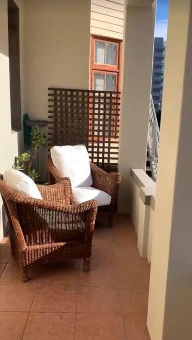 1-Bedroom Sea Point Gem - Perfect Location! Cape Town Bagian luar foto