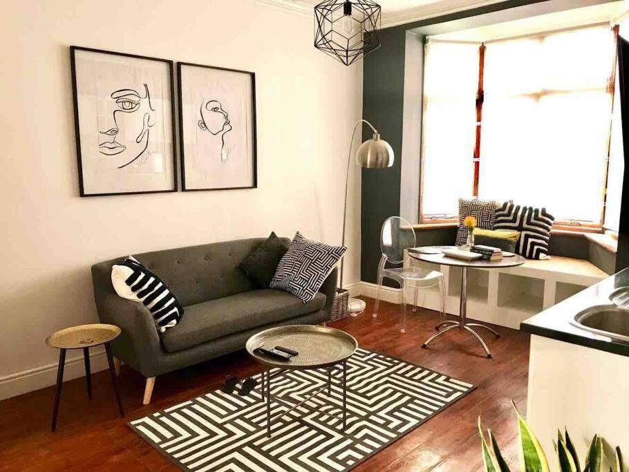 1-Bedroom Sea Point Gem - Perfect Location! Cape Town Bagian luar foto